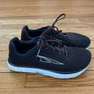 Altra Escalante Size 8